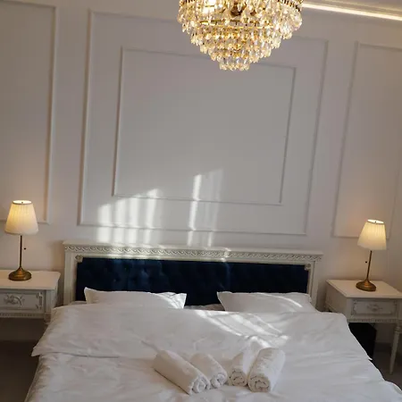 Ludovic Luxury Apartment